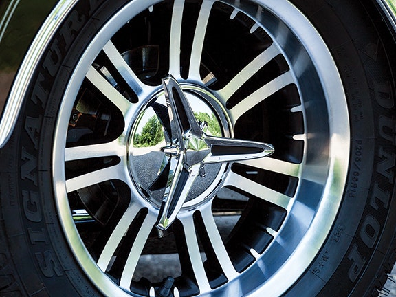 Kuryakyn Chrome Knock-Off Center Caps for Trikes '09-'17