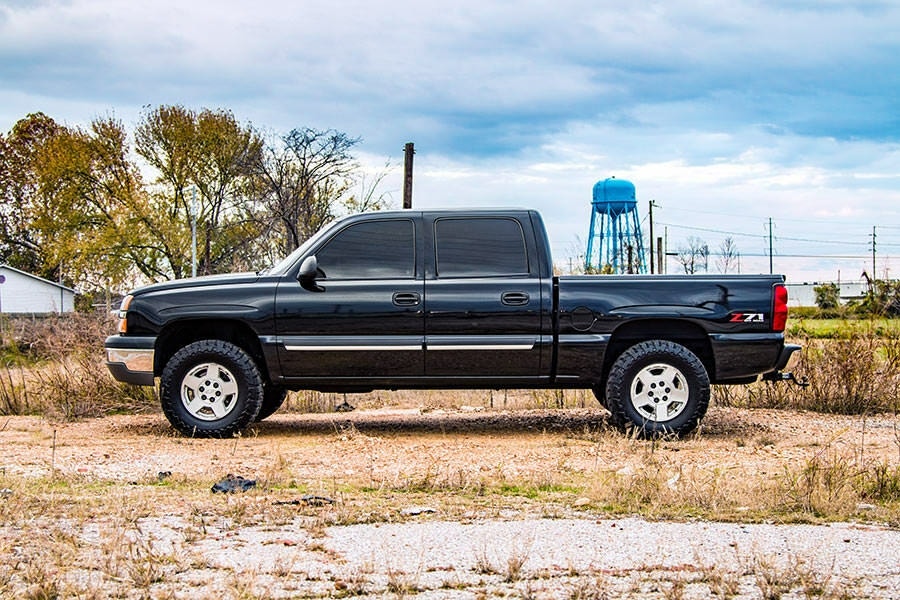 Rough Country 28330  2.5" Leveling Kit 1999-2006 Silverado Sierra w/ N3 Shocks