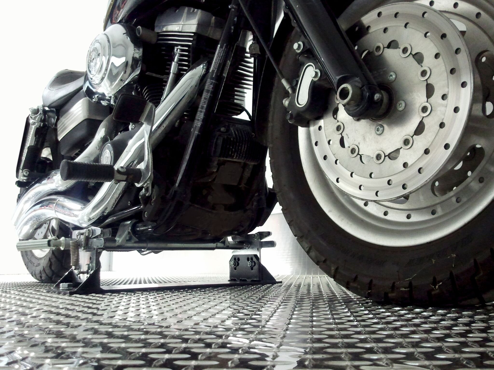 B&W MC2301 Biker Bar Strapless Motorcycle Removable Clamp Bar FLH/T