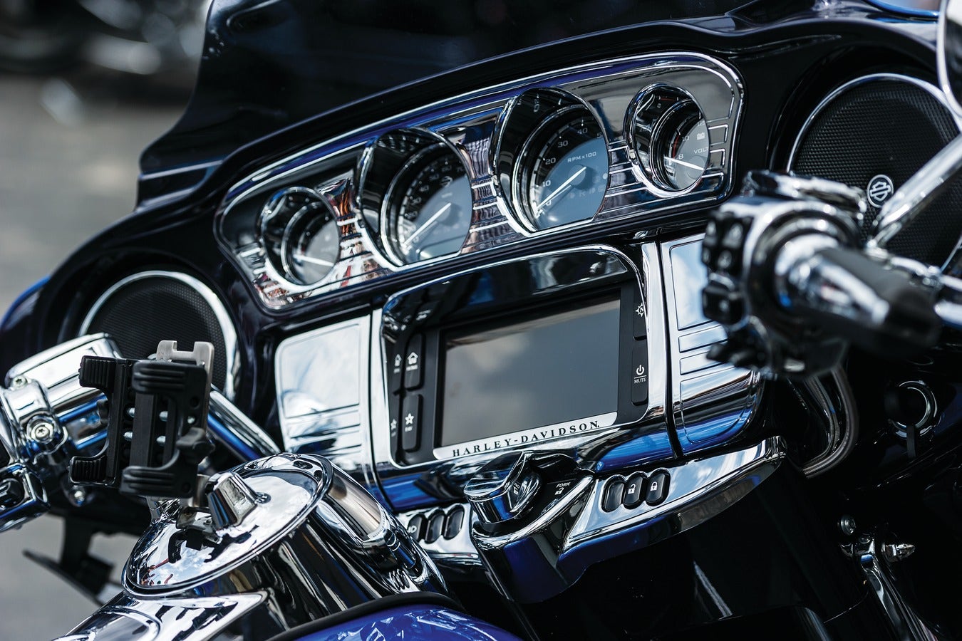 Kuryakyn Chrome Batwing Dash Switch Panel Accent Cover Harley 14-17 7283