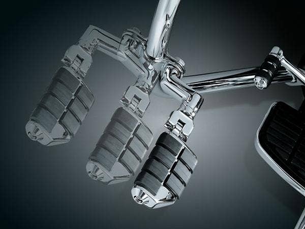 Kuryakyn Chrome Tour-Tech Cruise Offset Mounts Dually ISO Footpegs Quick Clamps