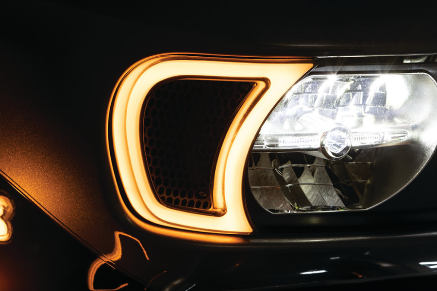 Kuryakyn 2947 Tracer Headlight Vent LED Accents Smoke Lens Harley Road Glide 15-Up