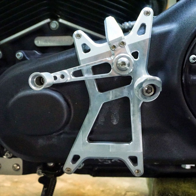 Speed Merchant Mid-Controls With Pegs Polished Harley M8 Touring Speedpeg 17-20