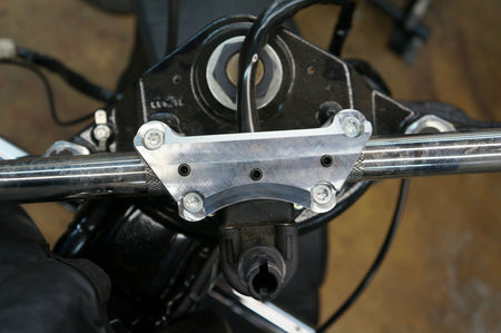 One 1 Piece Super Handlebar Clamp Top Riser Clamp w/ Setscrews Harley FLH/T