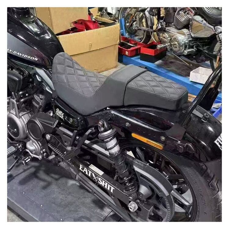 Hogworkz Rise Up Diamond w/ Black Stitching Seat for 22-25 Harley