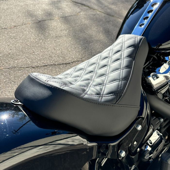 Hogworkz Black Diamond Solo Seat for Wide Bobber Rear Fender 18-24 Harley Softail