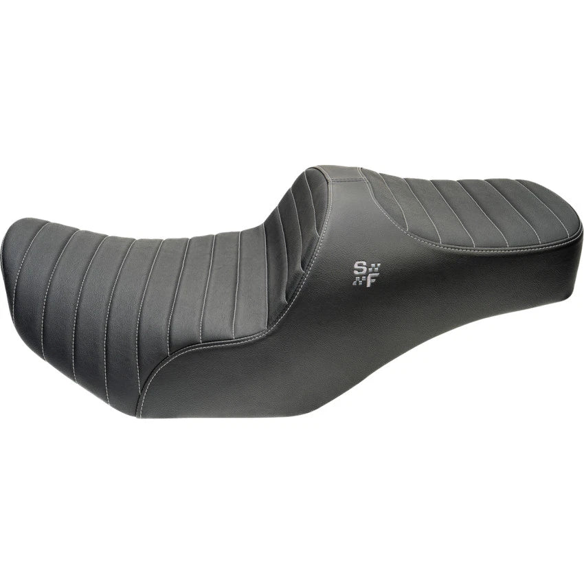 Slyfox Chariot Seat - Silver Classic Stitch - Harley FLH/FLT '23.5-'26 4729B